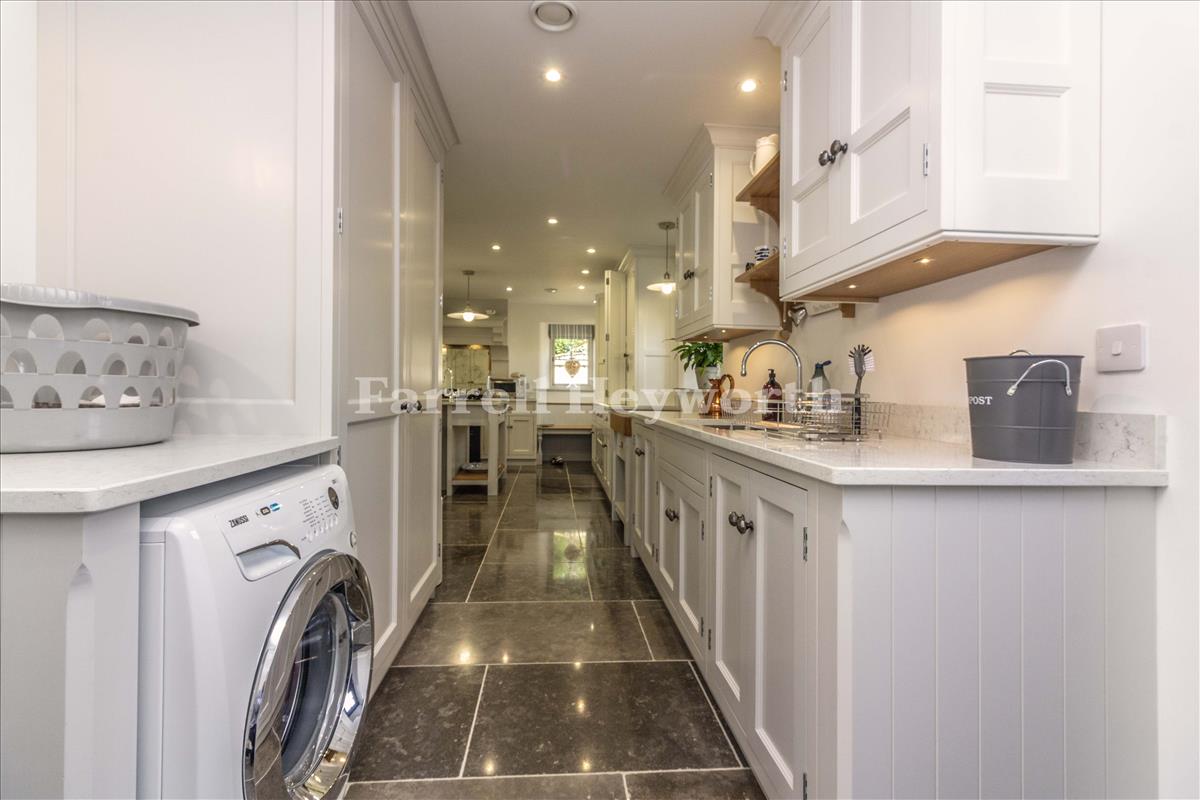 Kitchen g