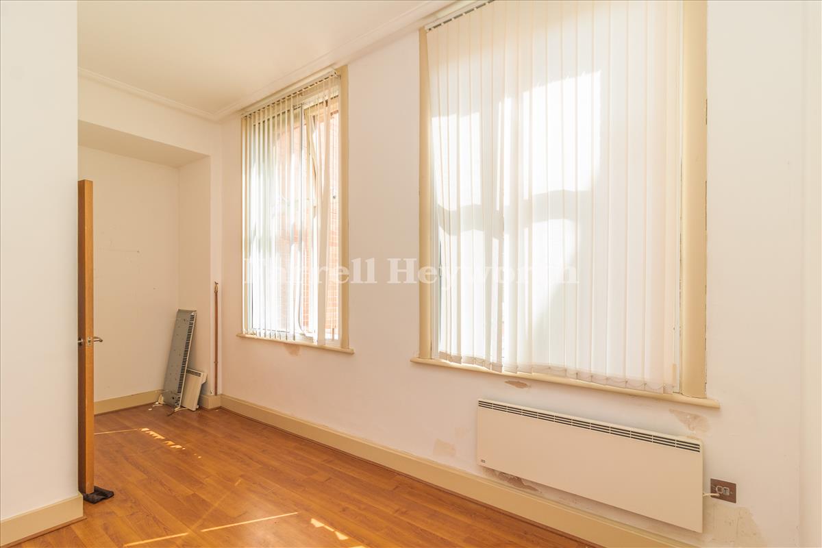 Bedroom 2 image 2