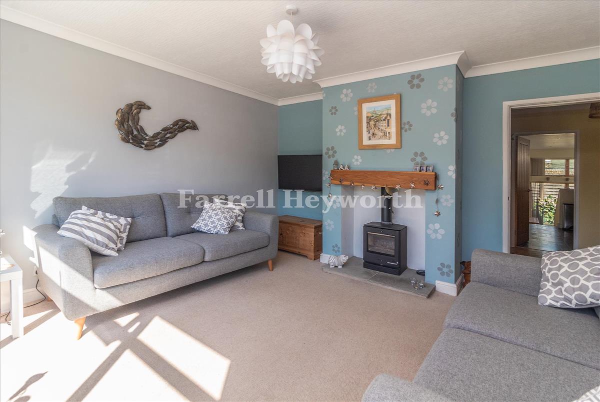 Lounge image 2