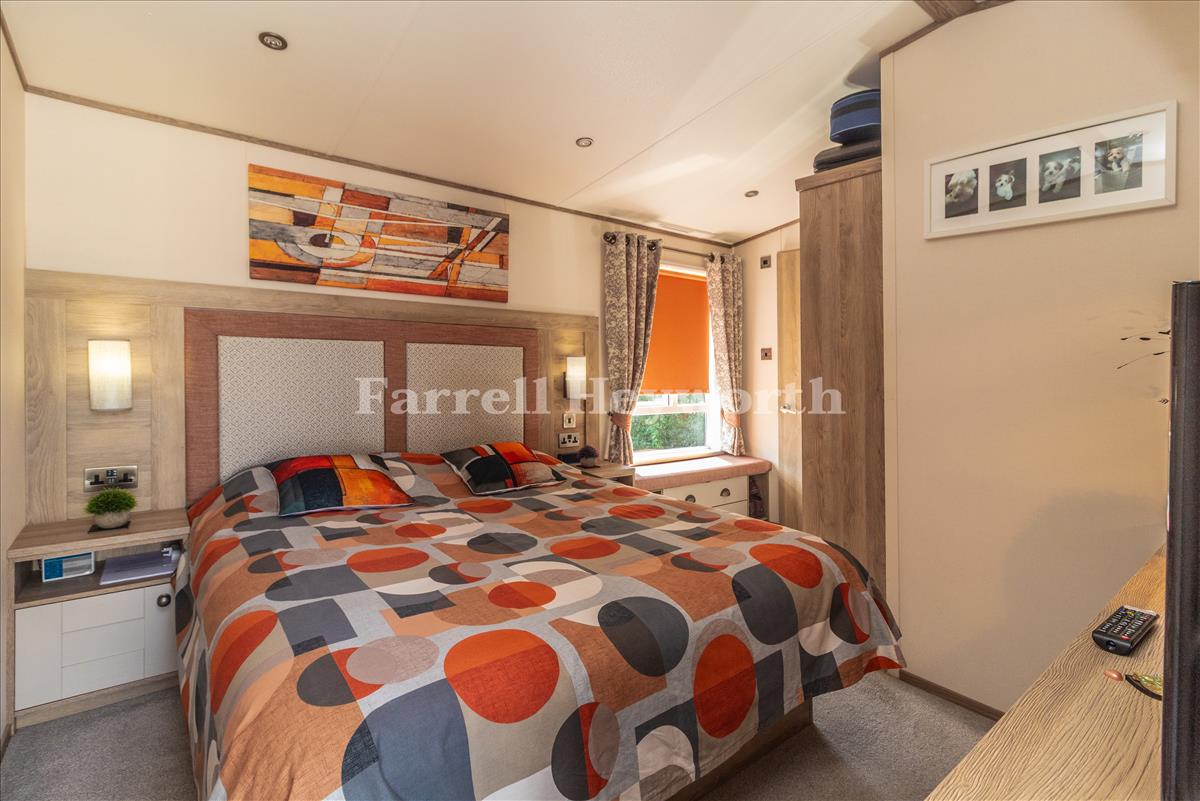 Bedroom 1 image 3