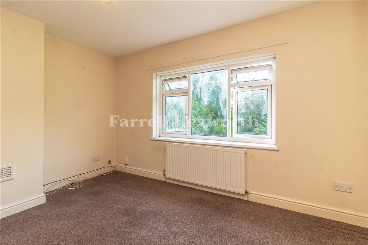 Bedroom 1 image 2