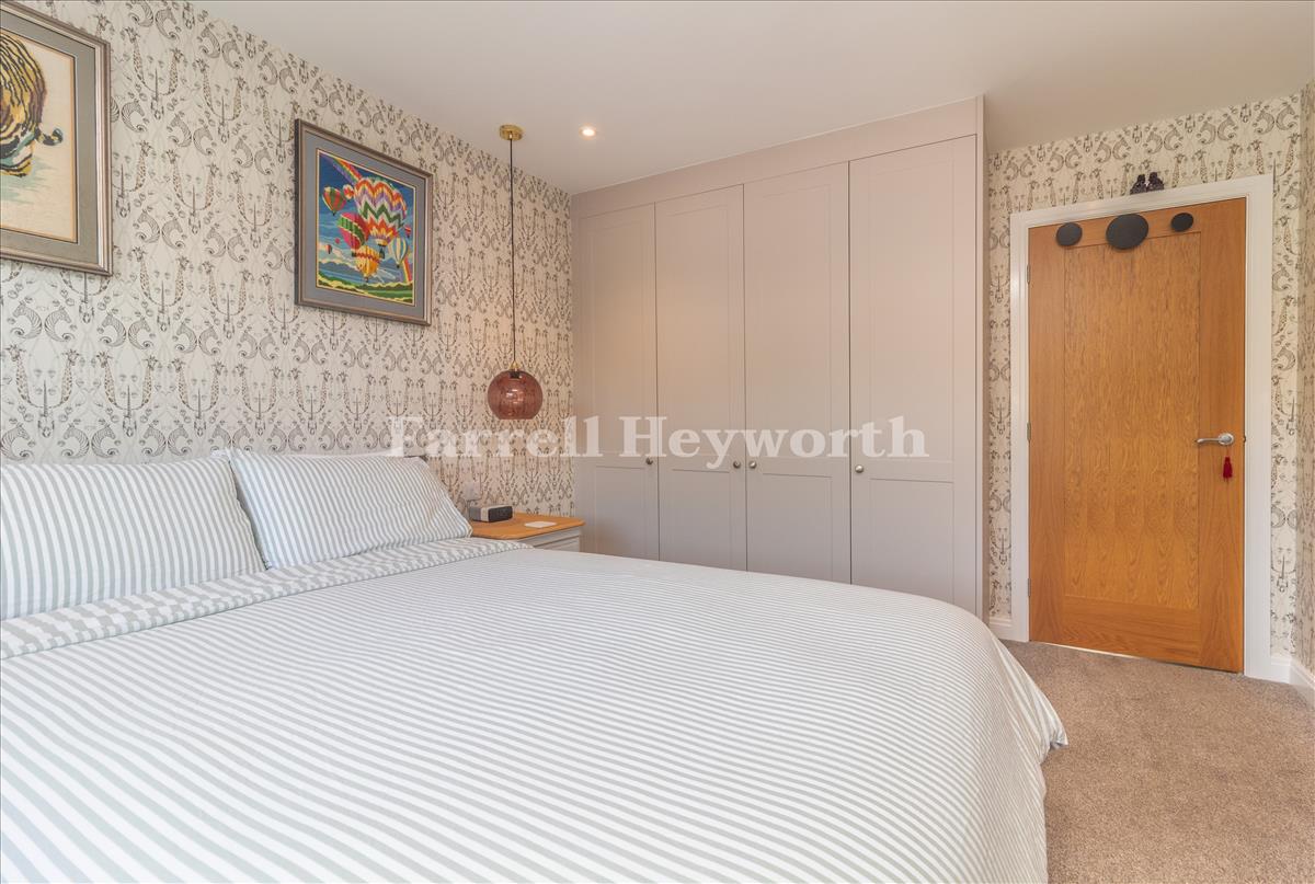 Bedroom 1 image 2