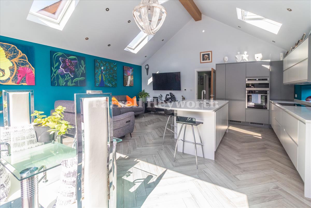 Open Plan Living image 7