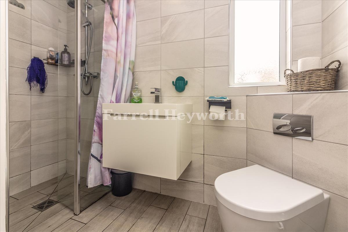 Shower Room b