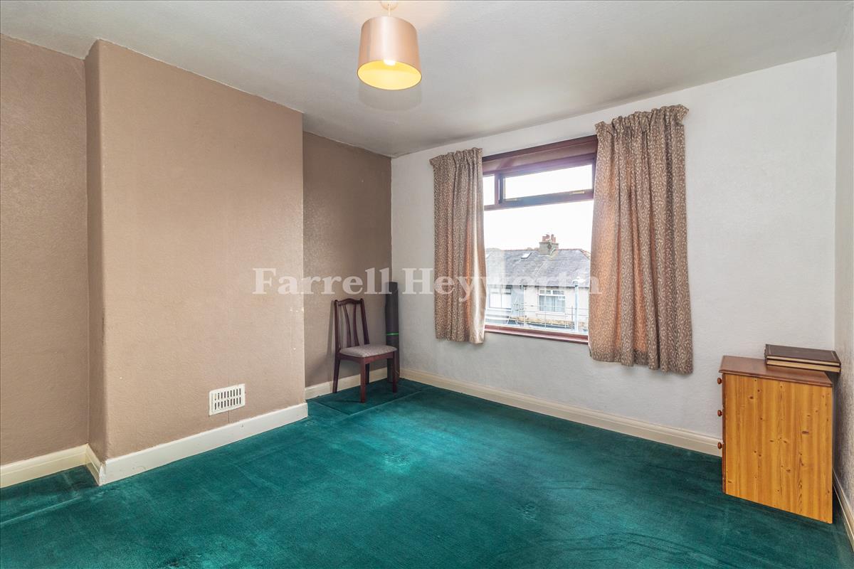 Bedroom 1 image 2