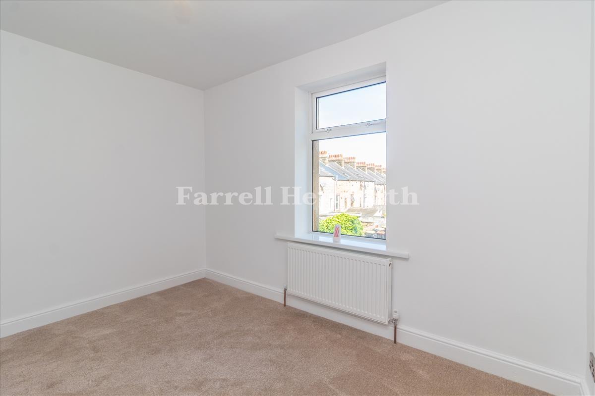 Bedroom 1 image 2