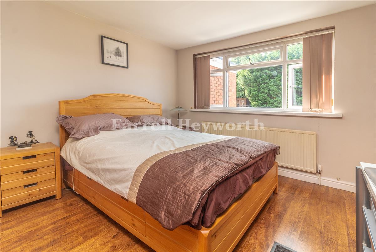 Bedroom 1 image 2