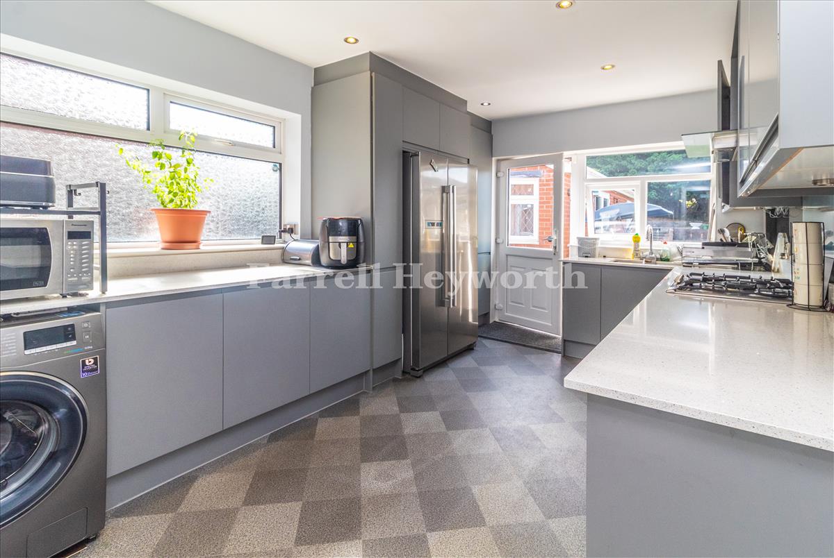 Kitchen image 3