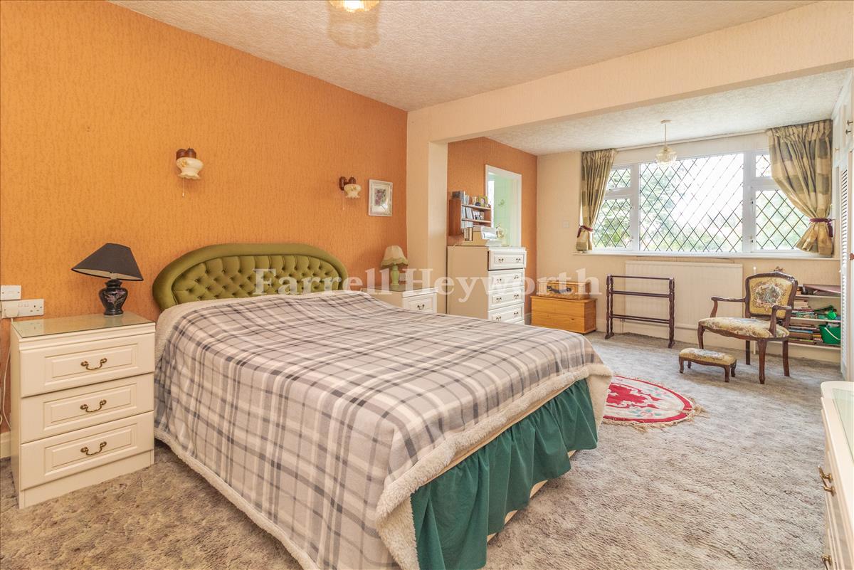 Bedroom 1 image 2