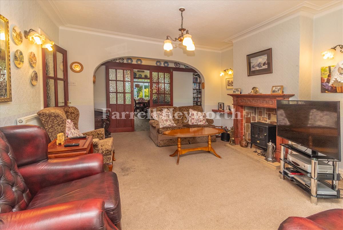 Lounge image 2