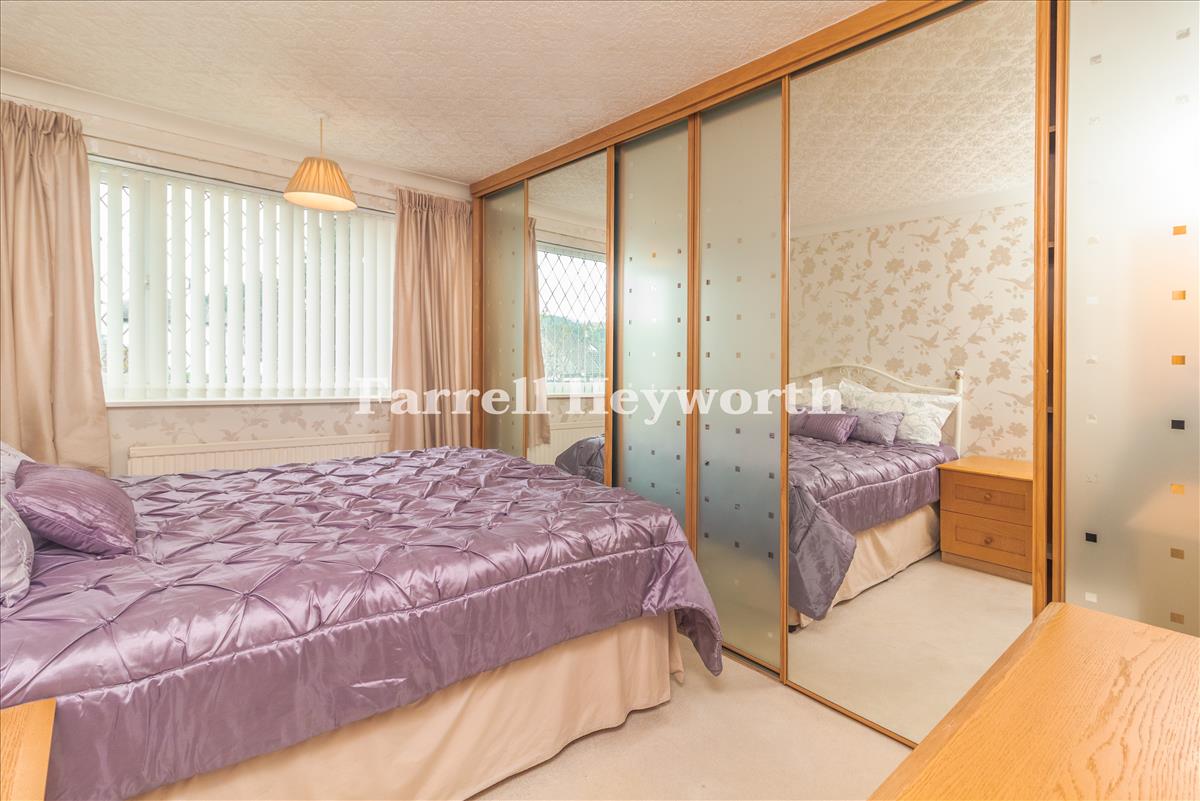 Bedroom 1 image 2