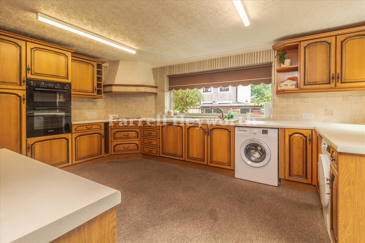 Kitchen image 3