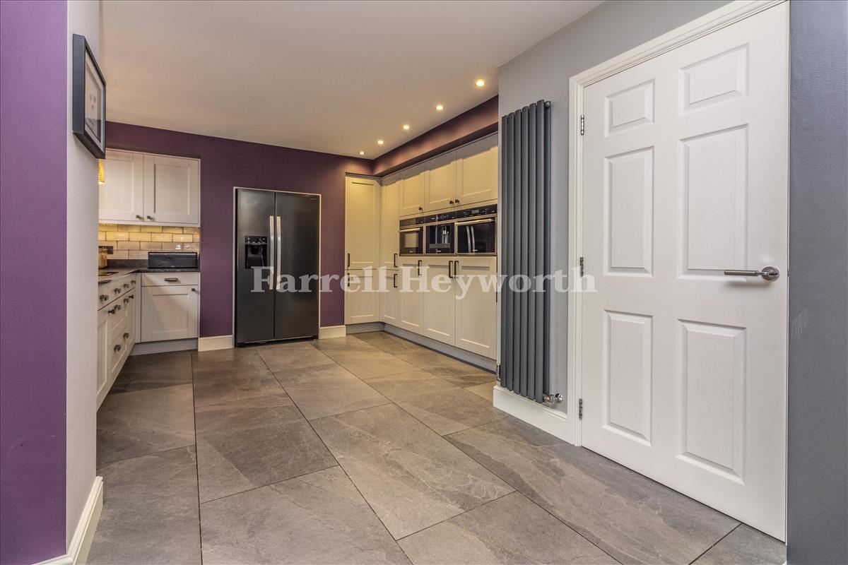 Kitchen g