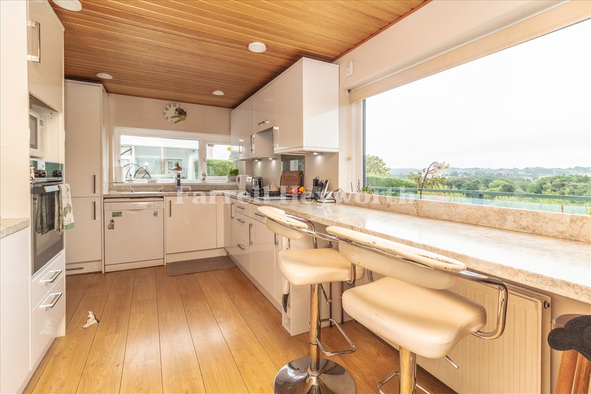 Kitchen image 3