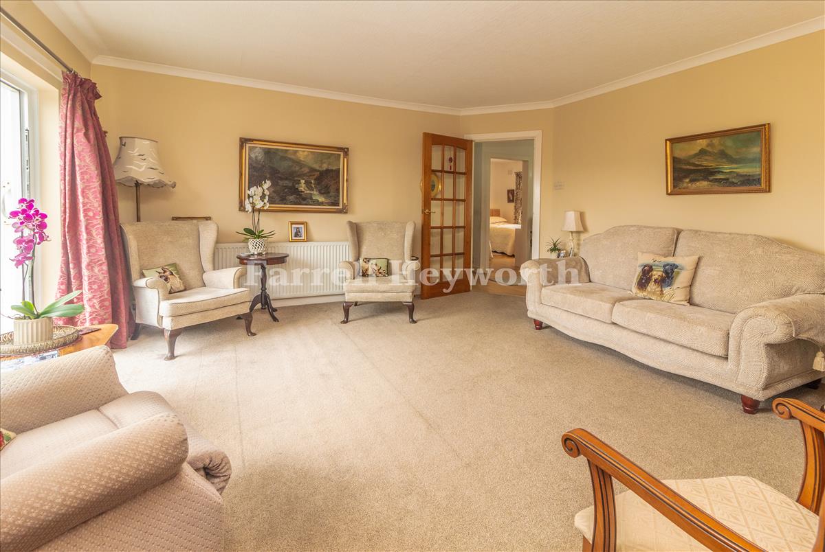 Lounge image 3