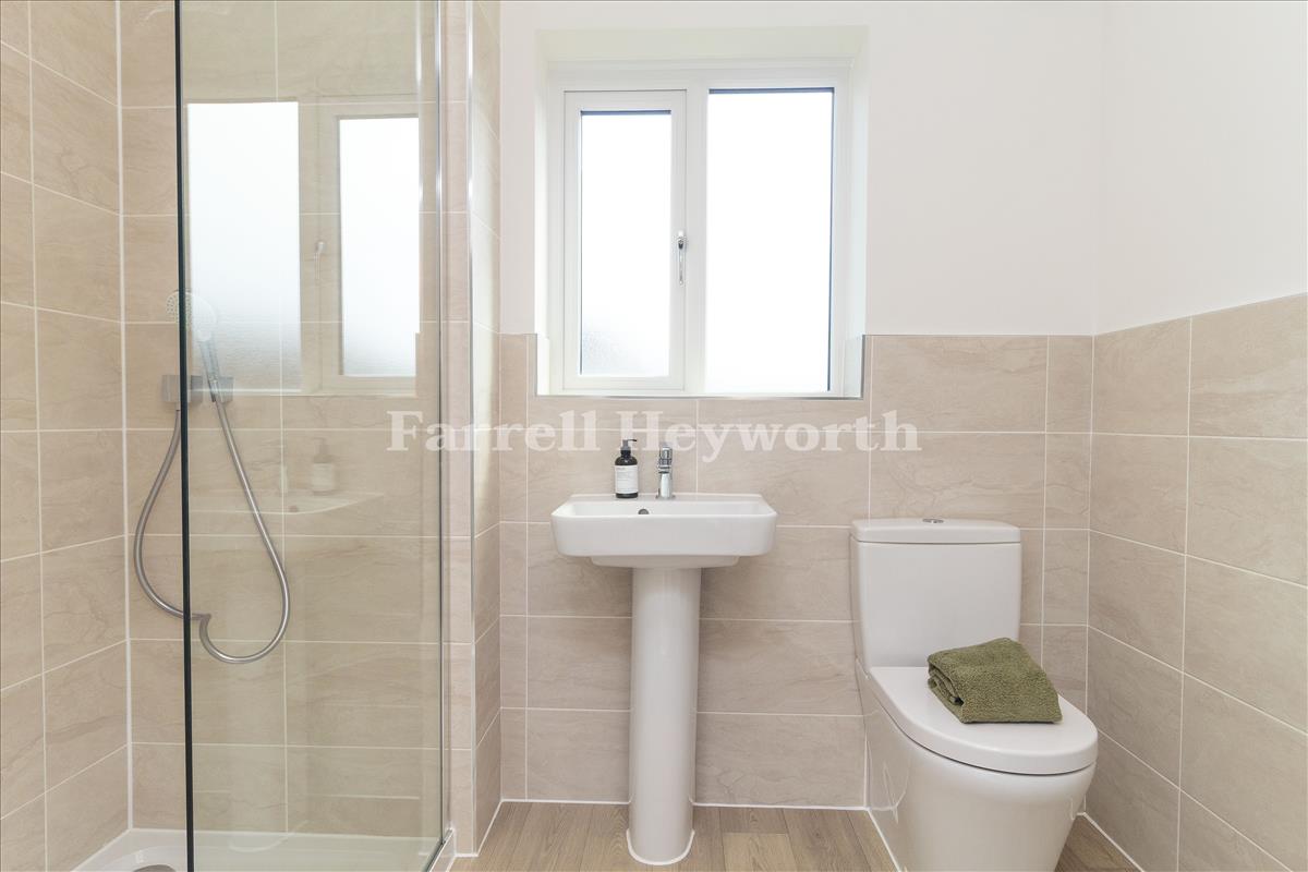 Bedroom 1 En suite
