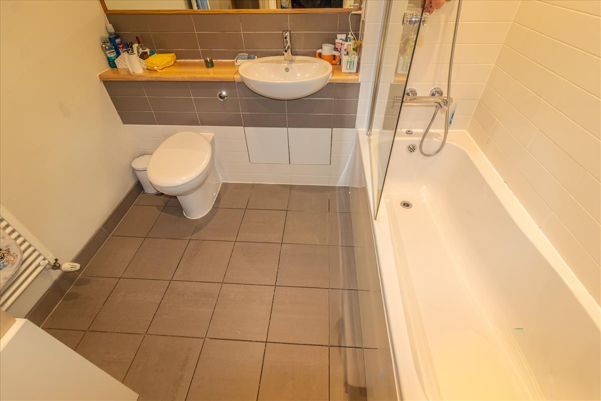 Bathroom image 3