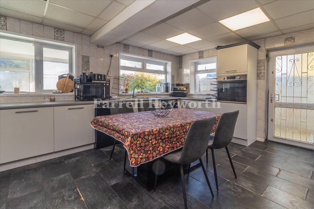 Kitchen Diner image 3