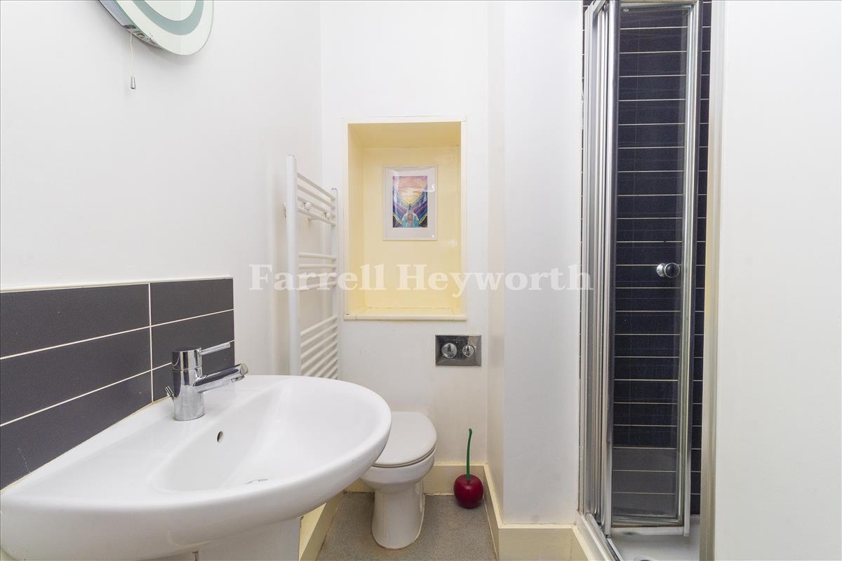Bedroom 2 En suite