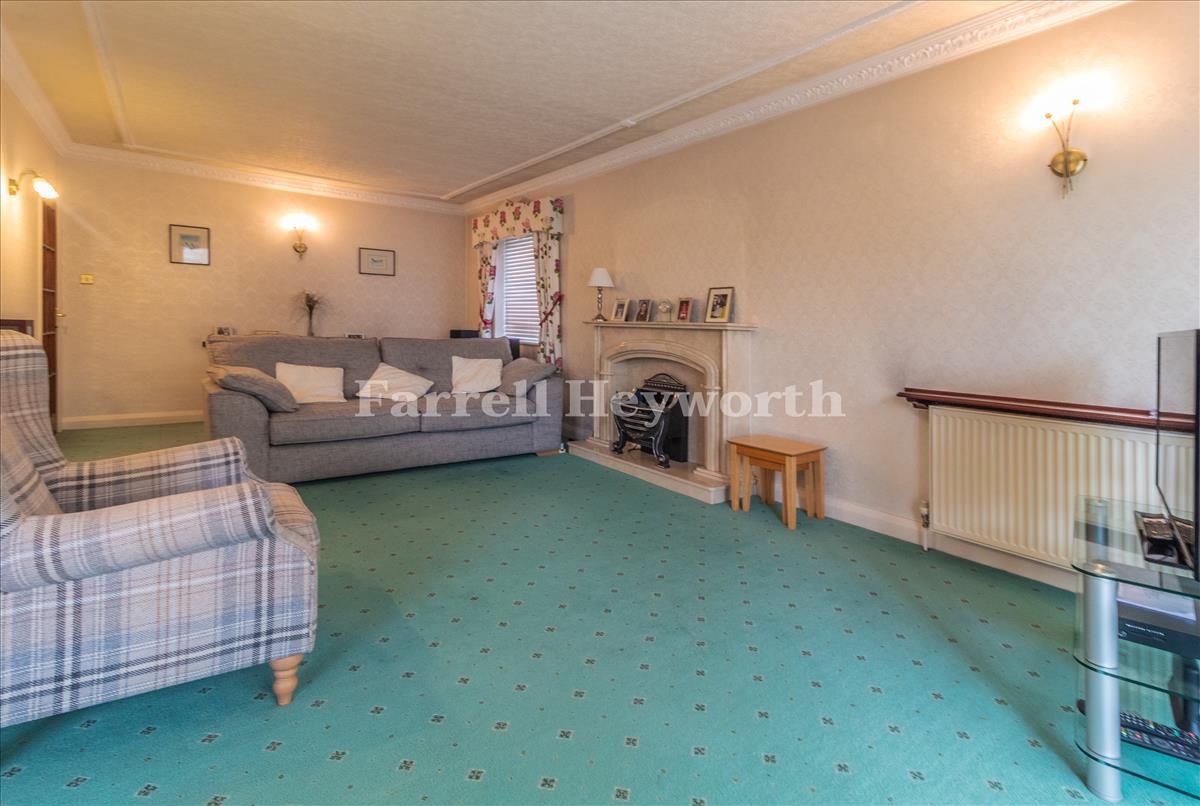 Lounge image 3