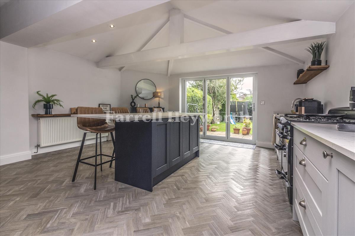 Kitchen g