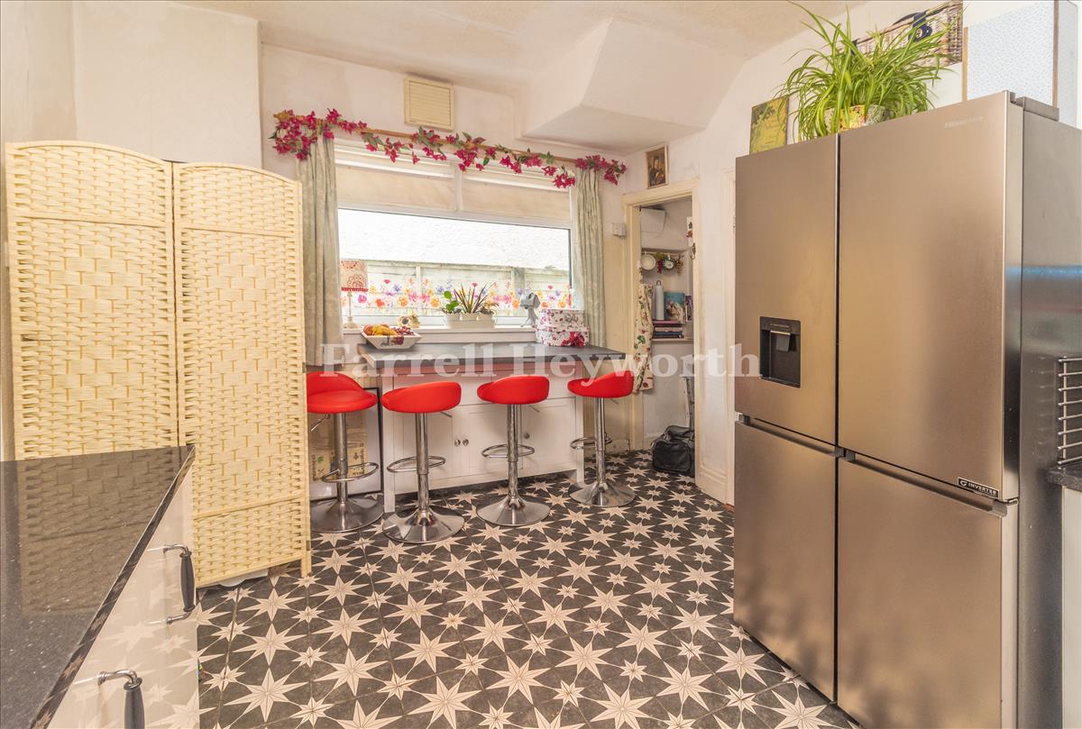 Kitchen image 3