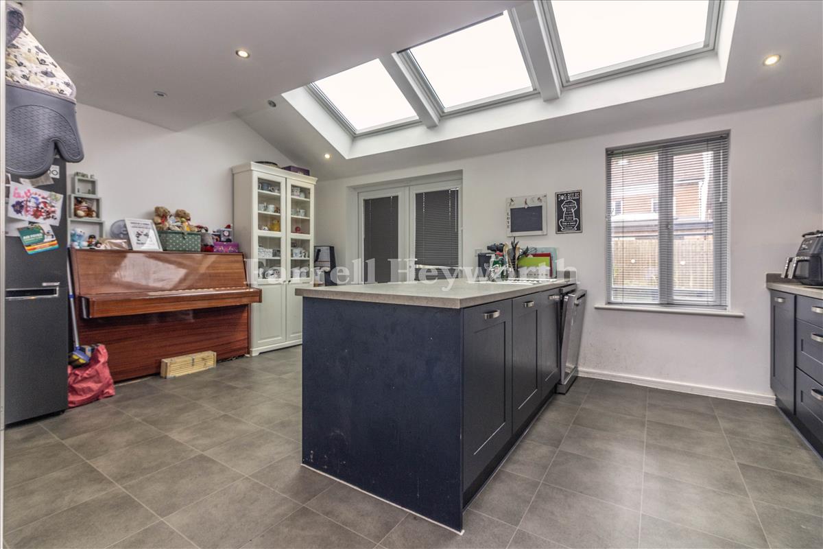 Kitchen f
