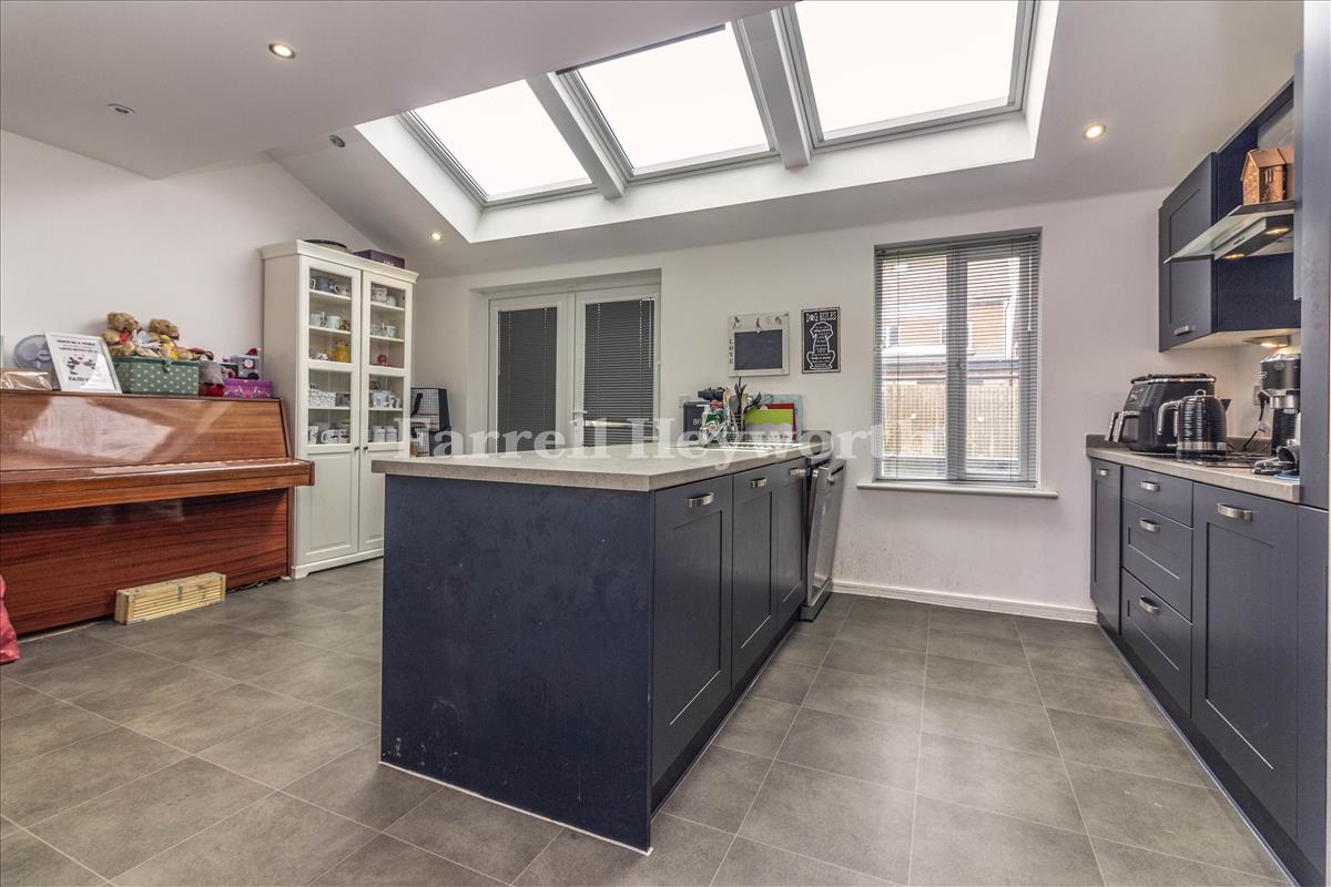 Kitchen g