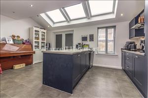 Kitchen g