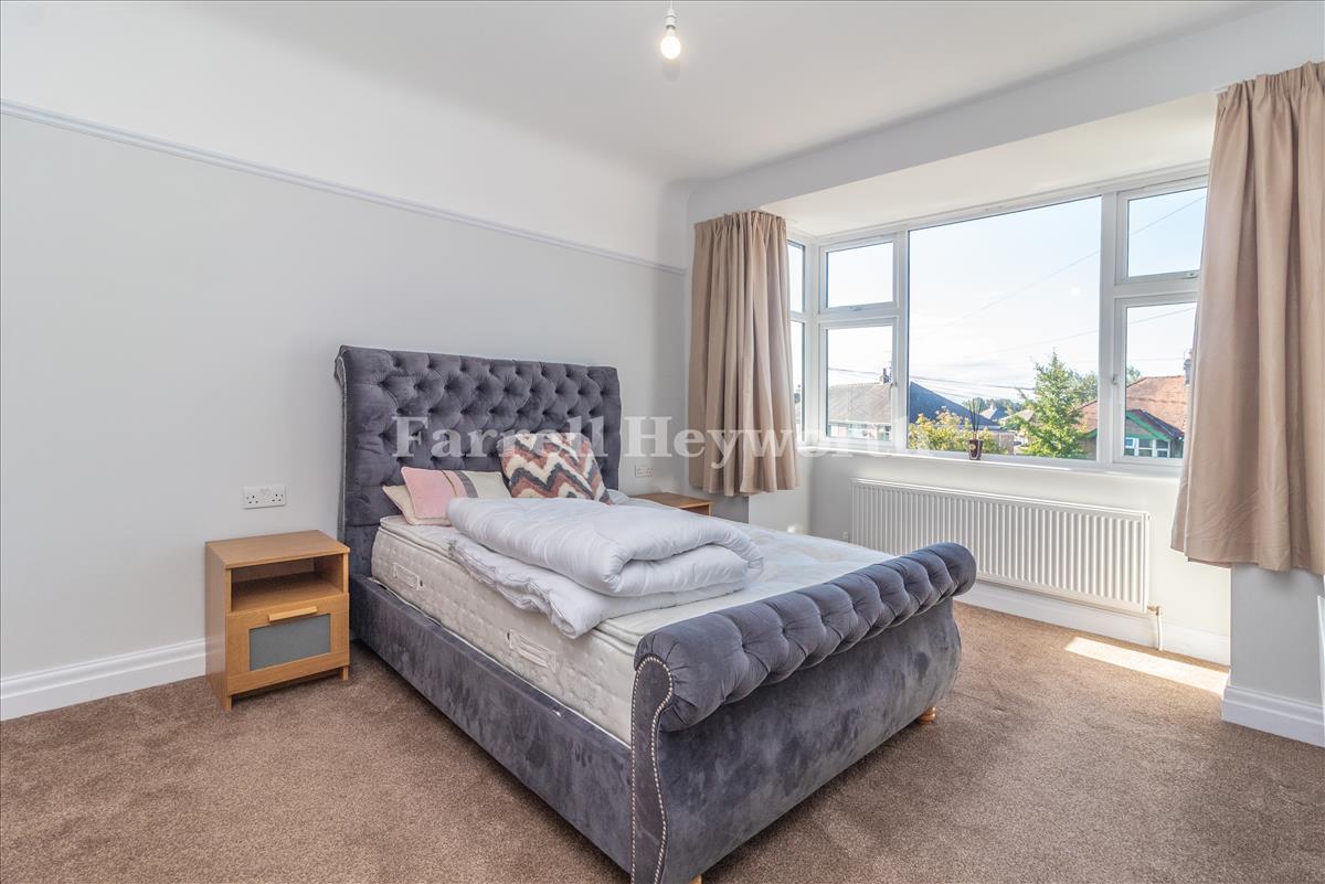 Bedroom 1 image 2