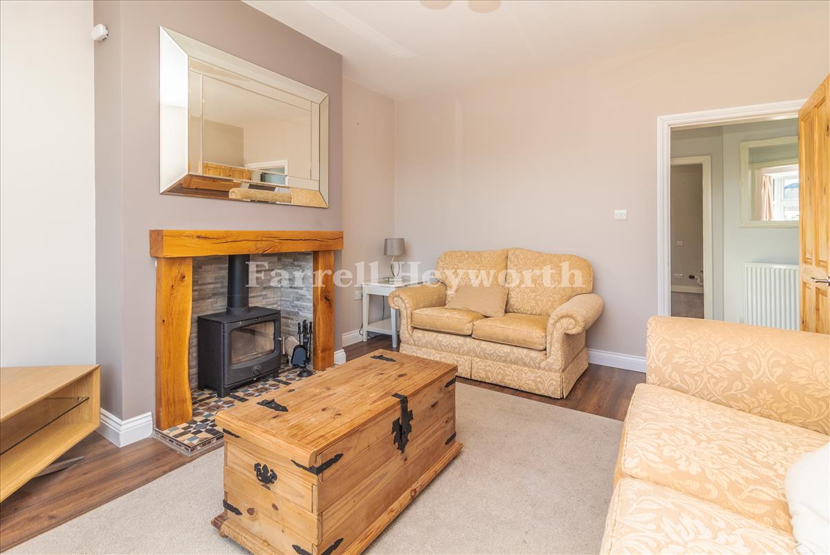 Lounge image 2