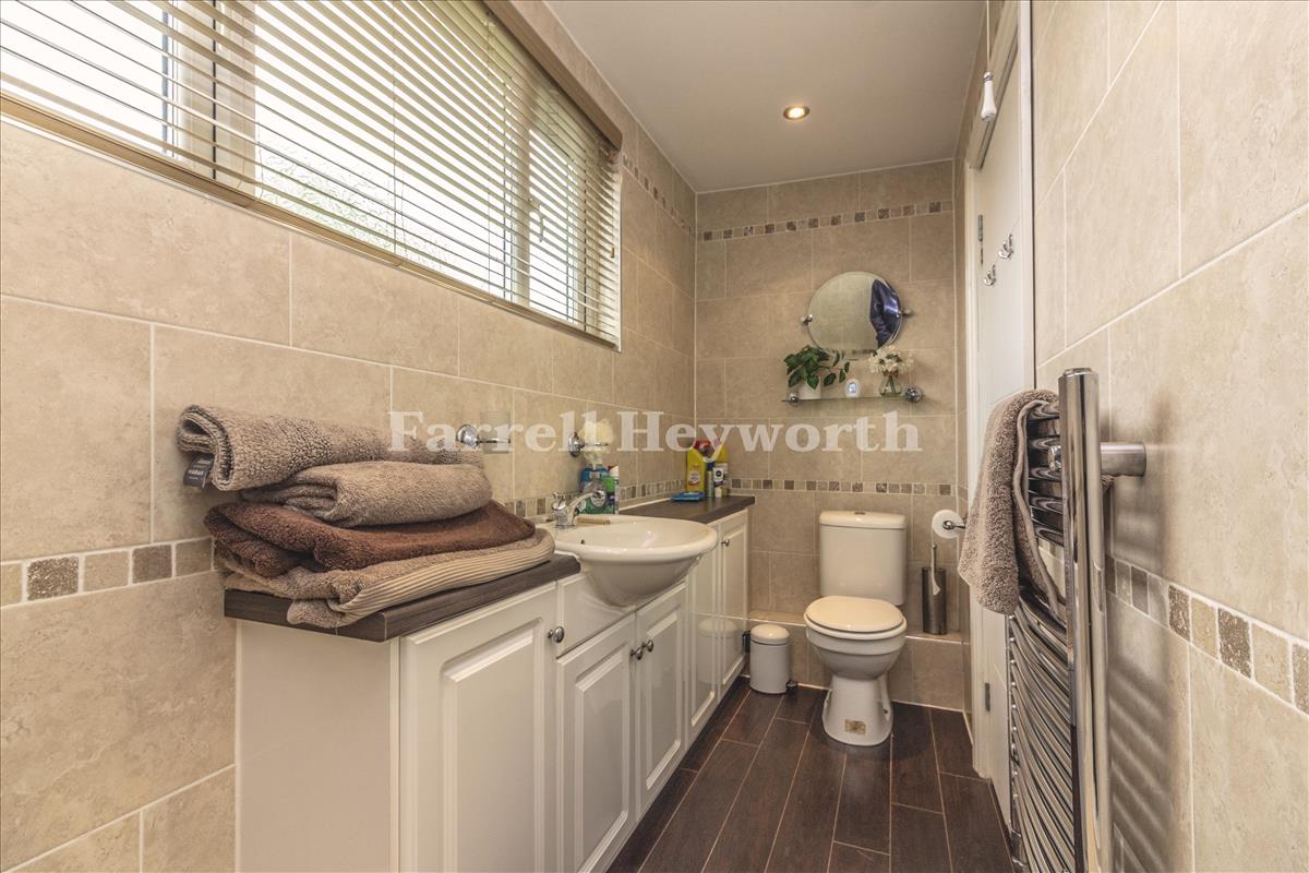 Shower Room b