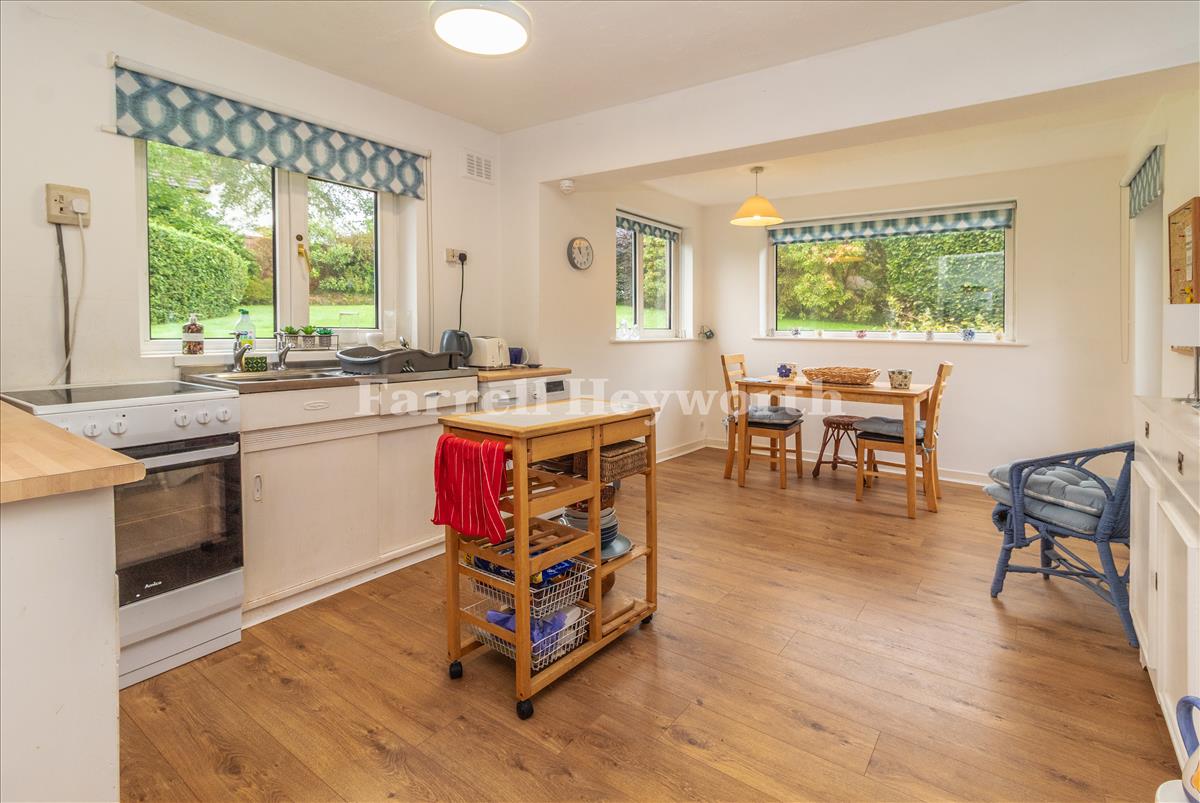 Kitchen Diner image 3