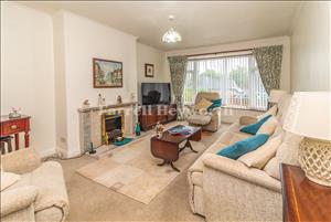 Lounge image 2