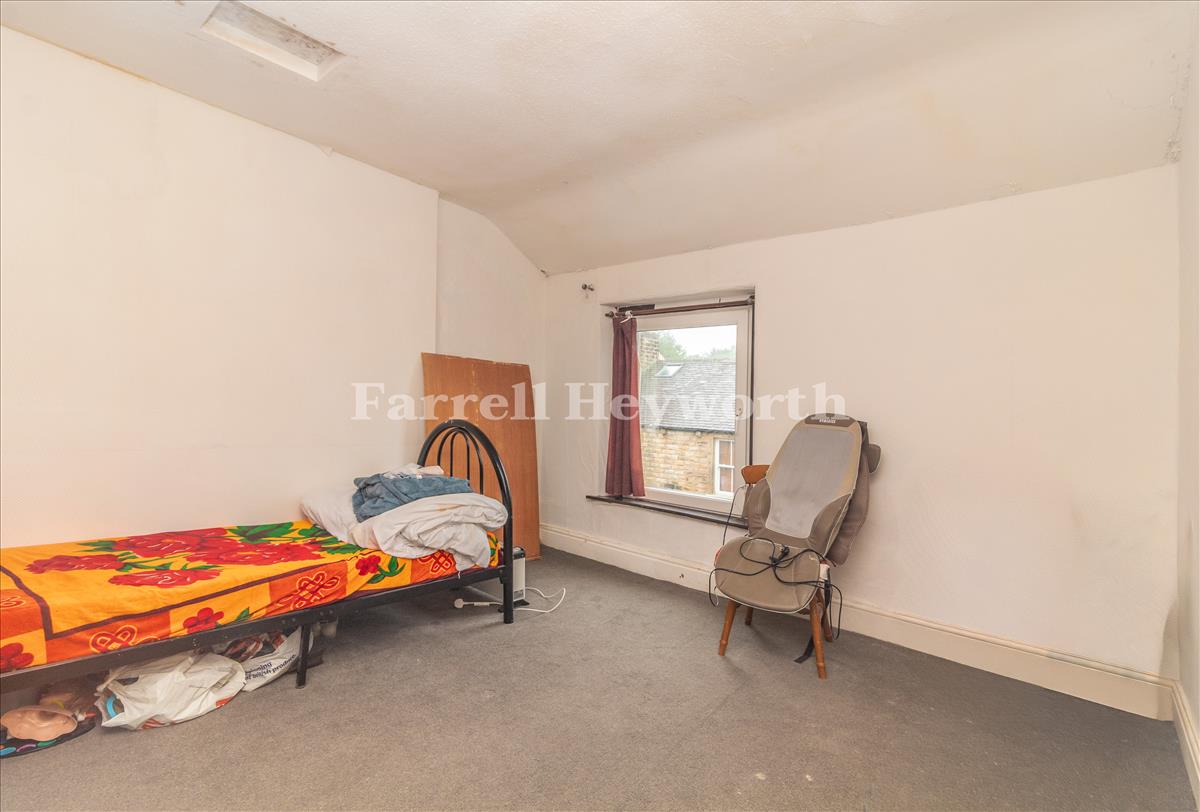 Bedroom 2 image 2