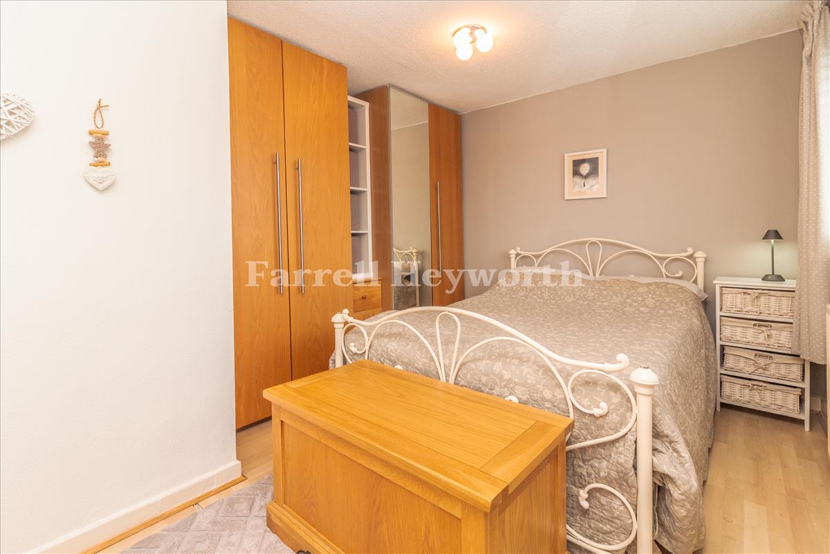 Bedroom 1 image 2