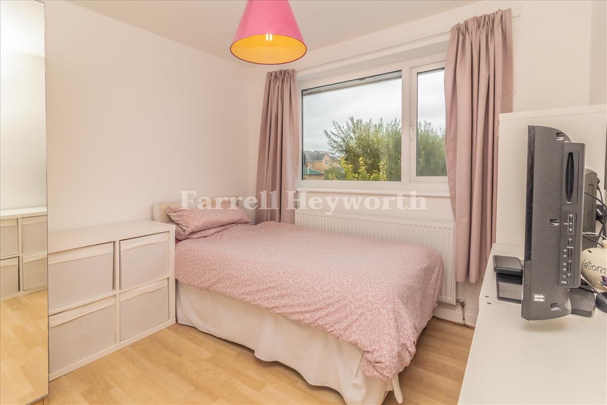 Bedroom 3 image 2