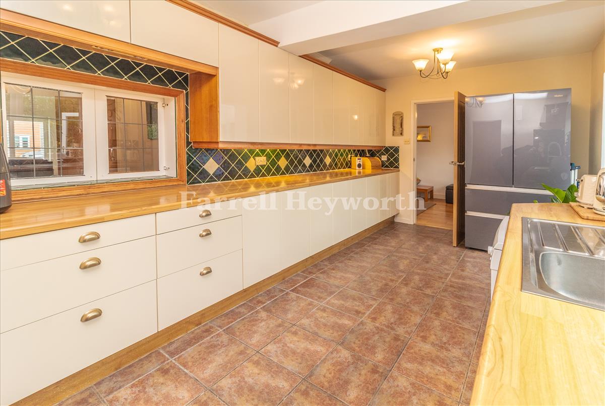 Kitchen image 3