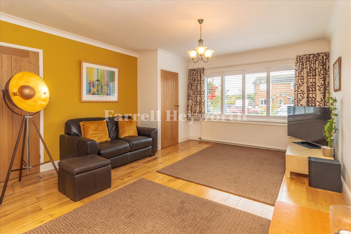 Lounge image 3