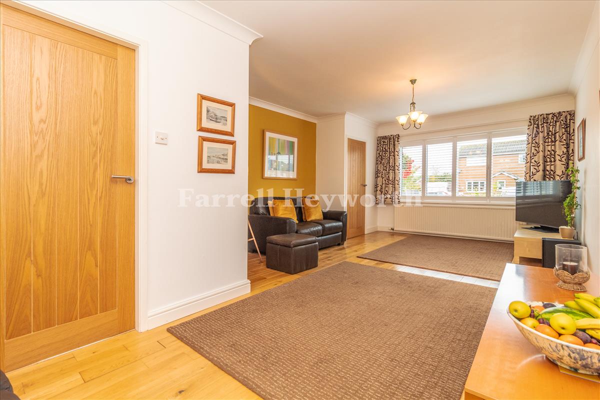 Lounge image 4