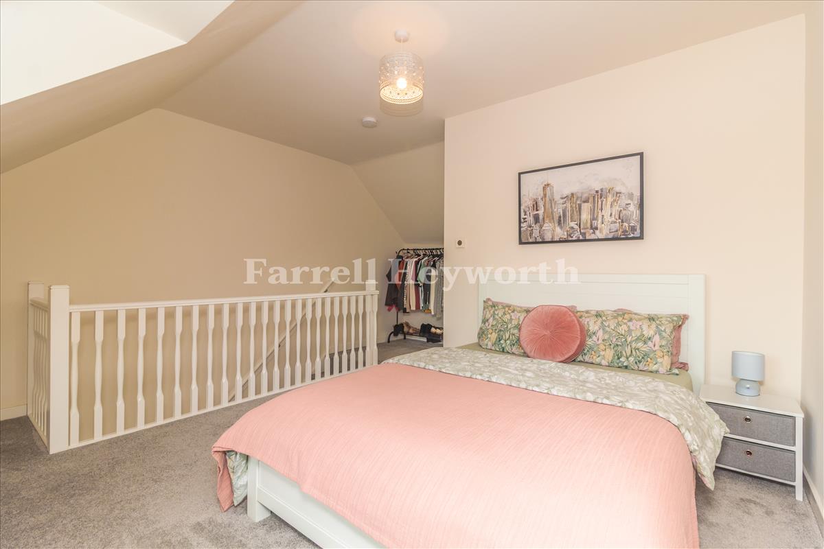Bedroom 1 image 4