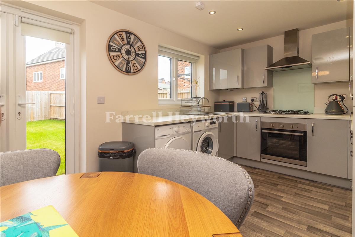 Kitchen Diner image 3