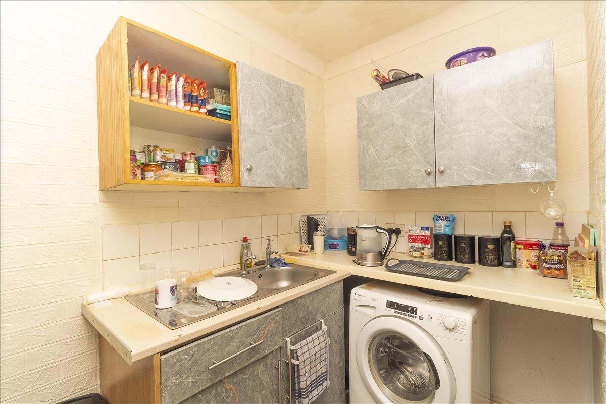 Flat 1 Kitchen