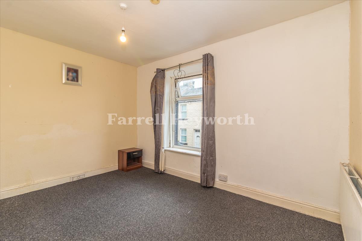Bedroom 1 image 2
