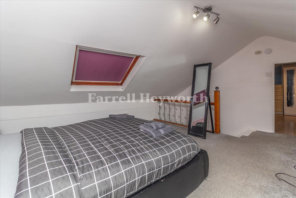 Bedroom 1 image 2
