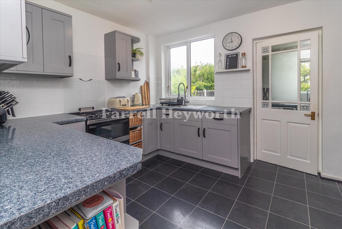 Kitchen image 3