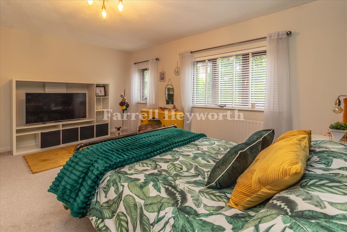 Bedroom 1 image 2