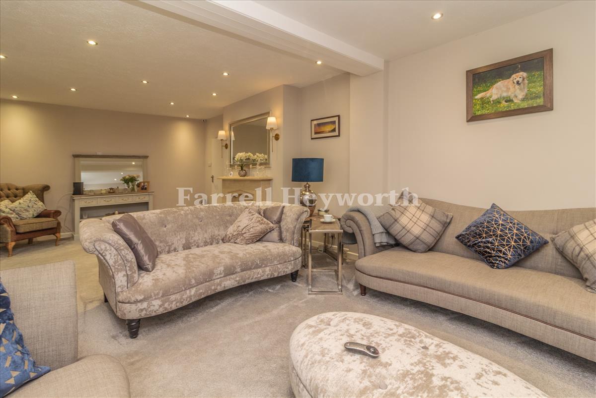 Lounge image 4