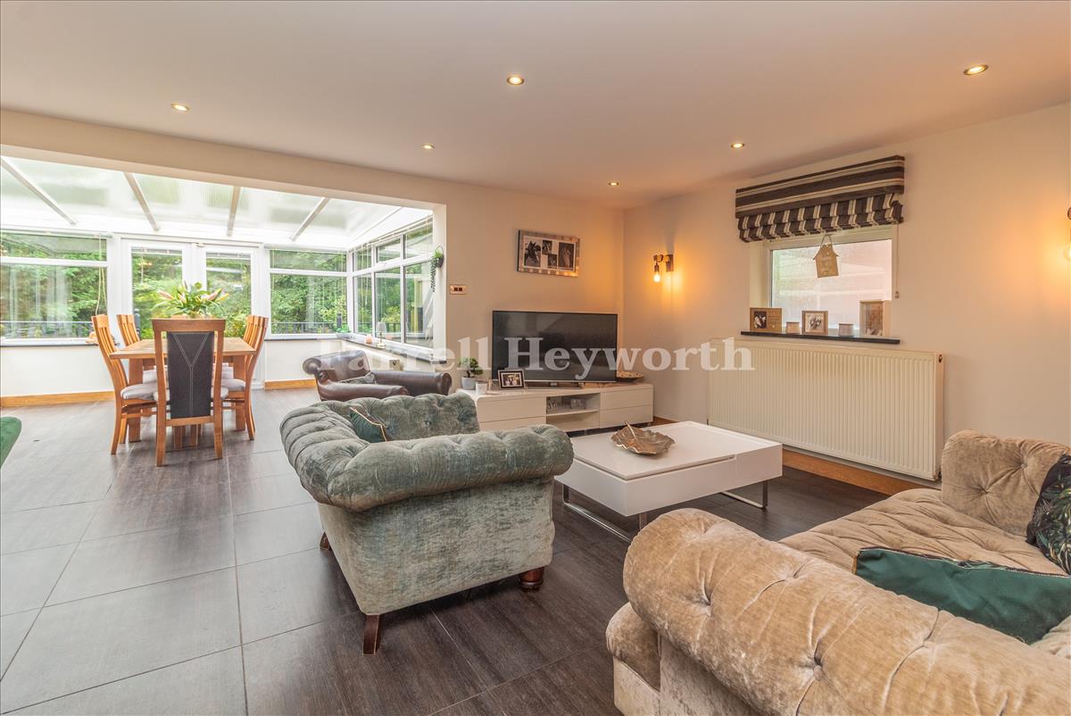 Open Plan Living image 7