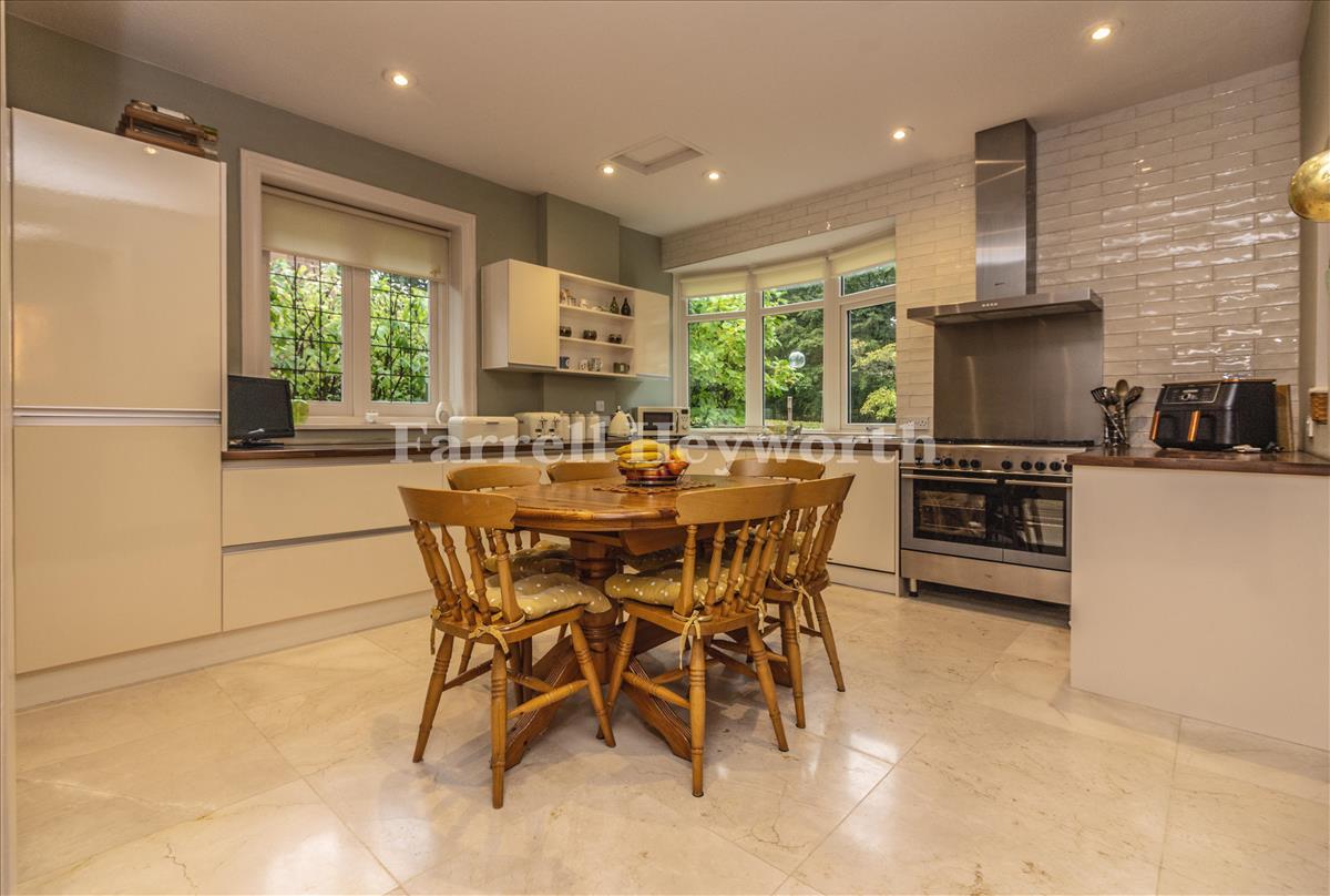 Kitchen e